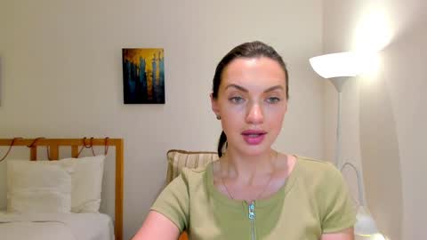 Mia online show from 01/03/25, 01:47