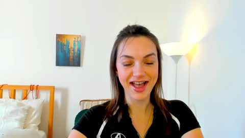 Mia online show from 01/06/25, 11:18