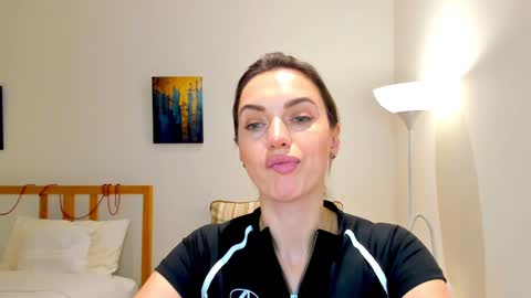 Mia online show from 01/07/25, 01:14