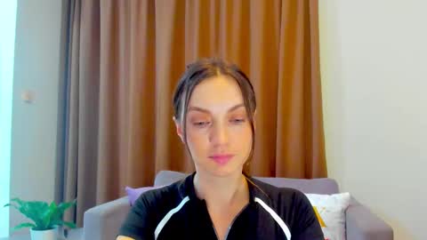 Mia online show from 09/12/25, 10:26