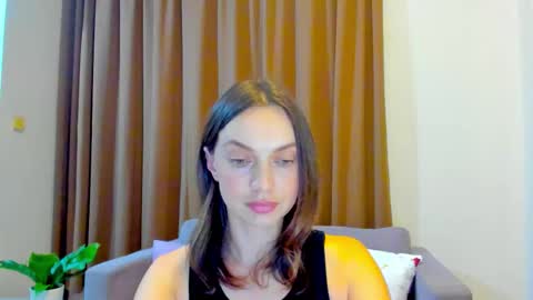 Mia online show from 09/17/25, 11:56