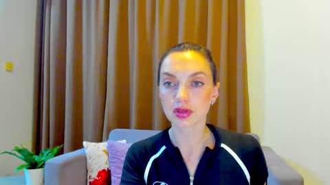 Mia online show from 09/21/25, 03:13