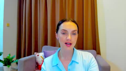 Mia online show from 10/15/25, 11:21