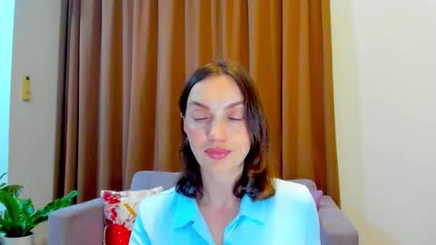 Mia online show from 10/26/25, 02:12