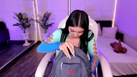 Snapshot of lovelyeyesx chatting on 11/28/25, 05:37 Lovely online show from 11/28/25, 05:37