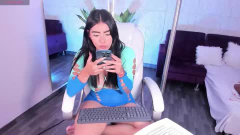 Snapshot of lovelyeyesx chatting on 01/14/26, 05:07 Lovely online show from 01/14/26, 05:07