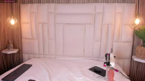 Snapshot of lovelyeyesx chatting on 04/17/26, 05:05 Lovely online show from 04/17/26, 05:05