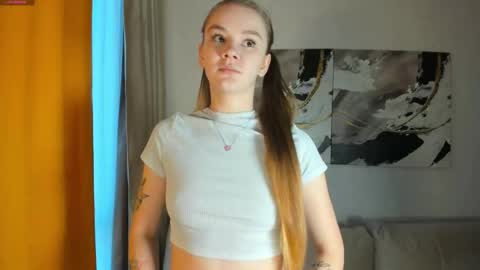 Snapshot of lovelygracee chatting on 10/22/25, 02:06 lovelygracee online show from 10/22/25, 02:06