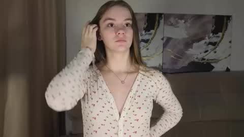 Snapshot of lovelygracee chatting on 11/06/25, 01:56 lovelygracee online show from 11/06/25, 01:56