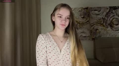 Snapshot of lovelygracee chatting on 11/17/25, 02:45 lovelygracee online show from 11/17/25, 02:45