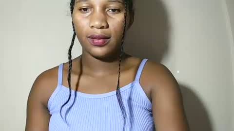 lovelylarra online show from 05/03/26, 11:00