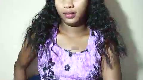 lovelylarra online show from 05/15/26, 08:10