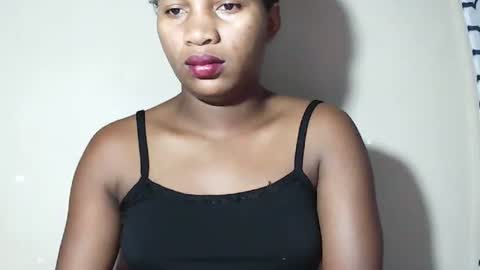 lovelylarra online show from 05/17/26, 06:44