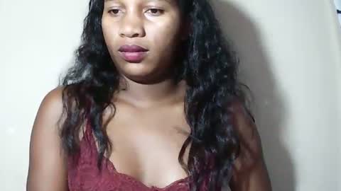 lovelylarra online show from 05/17/26, 06:48