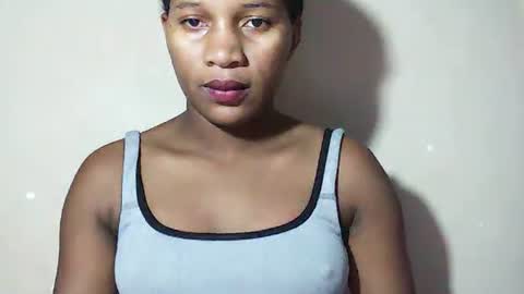 lovelylarra online show from 05/19/26, 07:47