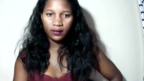 lovelylarra online show from 05/26/26, 06:37