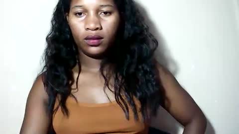 lovelylarra online show from 05/27/26, 07:44