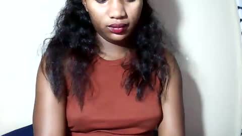lovelylarra online show from 05/30/26, 09:01
