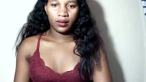 lovelylarra online show from 06/08/26, 06:52