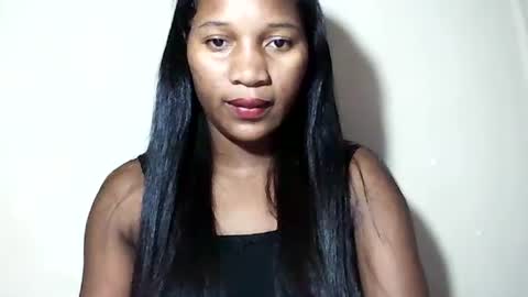 lovelylarra online show from 06/14/26, 06:43