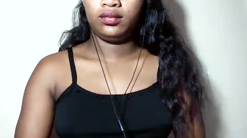 lovelylarra online show from 07/14/26, 10:32