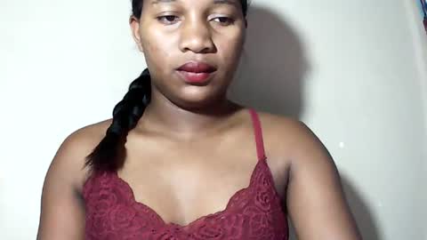 lovelylarra online show from 07/16/26, 06:41