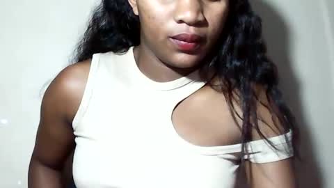 lovelylarra online show from 07/17/26, 08:03