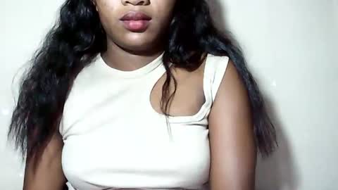 lovelylarra online show from 07/18/26, 08:07