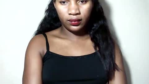 lovelylarra online show from 07/19/26, 10:13