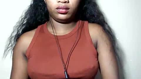lovelylarra online show from 07/25/26, 10:18