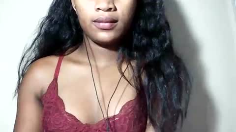 lovelylarra online show from 07/28/26, 08:52