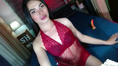Snapshot of lovelymiss_shyna11 chatting on 12/21/25, 11:06 lovelymiss_shyna11 online show from 12/21/25, 11:06