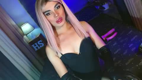 Snapshot of lovelymiss_shyna11 chatting on 02/15/26, 09:52 lovelymiss_shyna11 online show from 02/15/26, 09:52