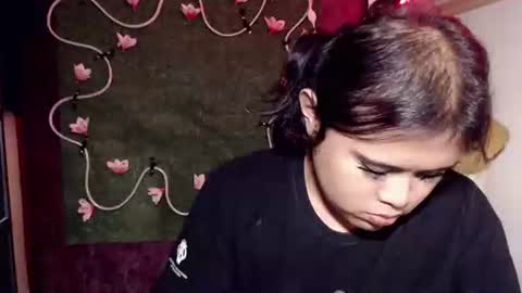 Snapshot of lovelypinaychubsx chatting on 11/13/25, 04:39 lovely online show from 11/13/25, 04:39