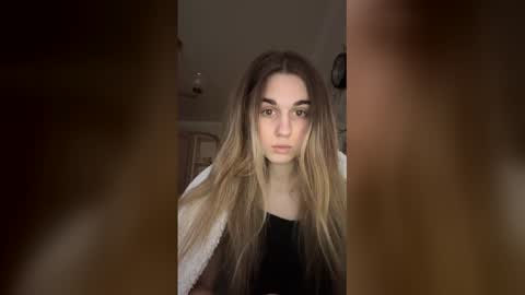 Snapshot of lovelysilk_63 chatting on 12/14/25, 12:43 ELA online show from 12/14/25, 12:43