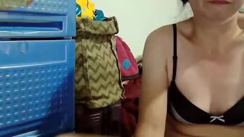 Snapshot of lovelysweetie4u chatting on 03/17/26, 03:15 eunice online show from 03/17/26, 03:15