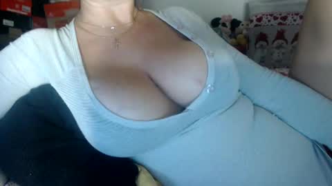 Snapshot of lovelywoman22 chatting on 12/15/24, 04:26 lovelywoman22 online show from 12/15/24, 04:26