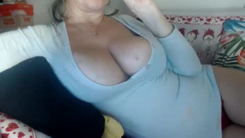 Snapshot of lovelywoman22 chatting on 12/21/24, 07:06 lovelywoman22 online show from 12/21/24, 07:06