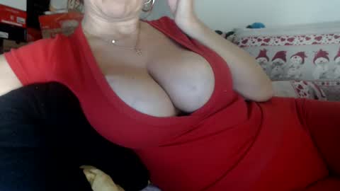 Snapshot of lovelywoman22 chatting on 12/31/24, 04:04 lovelywoman22 online show from 12/31/24, 04:04