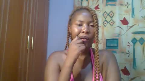Snapshot of lovelyy_dreams chatting on 04/01/26, 06:27 Hanna online show from 04/01/26, 06:27