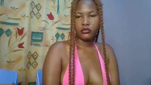 Snapshot of lovelyy_dreams chatting on 04/12/26, 02:38 Hanna online show from 04/12/26, 02:38