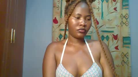 Snapshot of lovelyy_dreams chatting on 04/14/26, 04:57 Hanna online show from 04/14/26, 04:57