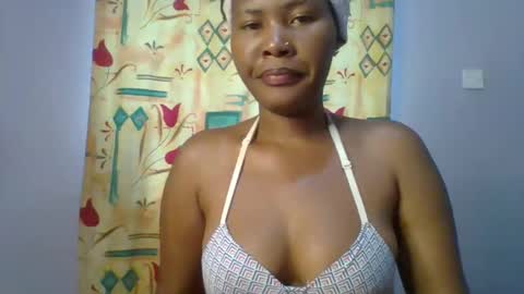 Snapshot of lovelyy_dreams chatting on 04/22/26, 05:32 Hanna online show from 04/22/26, 05:32