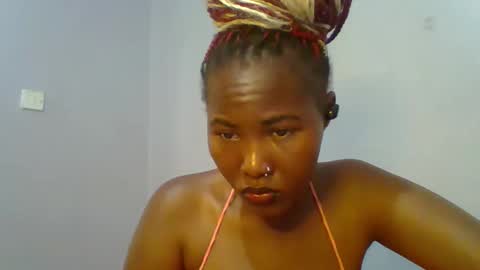 Snapshot of lovelyy_dreams chatting on 05/07/26, 05:13 Hanna online show from 05/07/26, 05:13