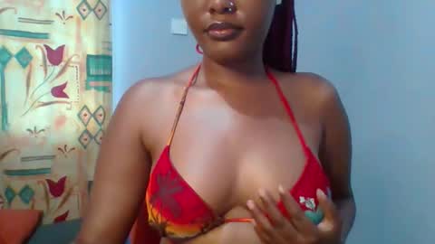 Snapshot of lovelyy_dreams chatting on 05/12/26, 05:59 Hanna online show from 05/12/26, 05:59
