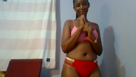 Snapshot of lovelyy_dreams chatting on 06/12/26, 03:22 Hanna online show from 06/12/26, 03:22