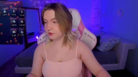 Snapshot of lovelyy_julia chatting on 11/25/25, 08:14 Julia online show from 11/25/25, 08:14