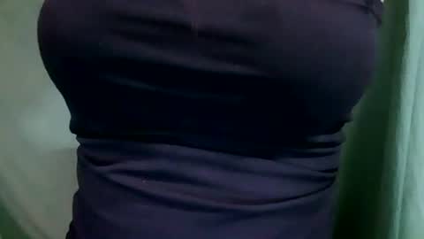 Snapshot of lovemae352295 chatting on 12/10/24, 12:49 lovemae352295 online show from 12/10/24, 12:49