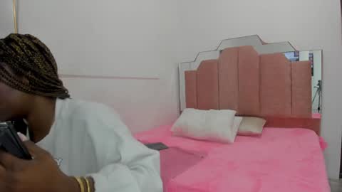 L O V E  online show from 01/05/25, 11:48