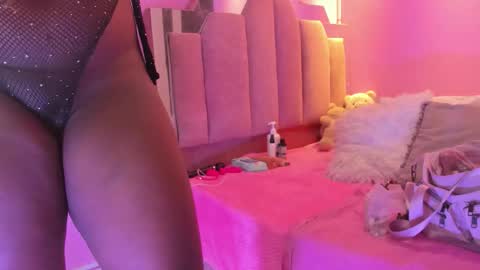 L O V E  online show from 11/18/25, 12:31